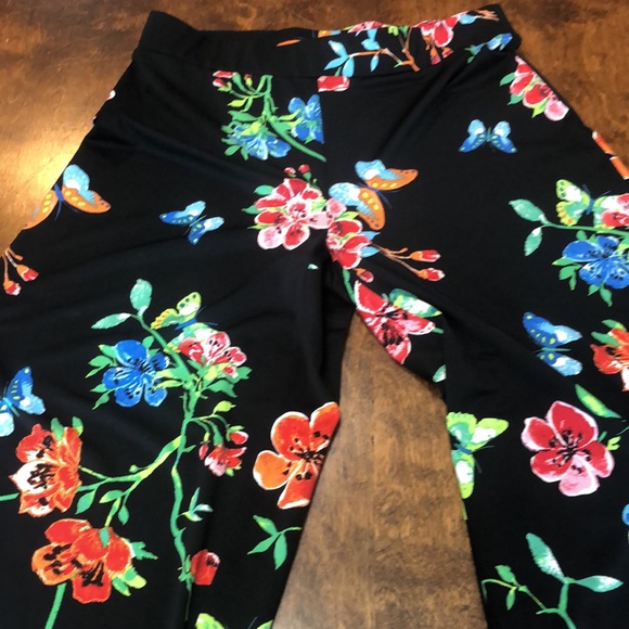 Capri, floral pants S/P - Picture 6 of 13